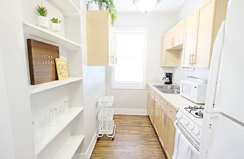 Lower Greenville Apartment | The Dallas Native Arboretum Tickets Included
