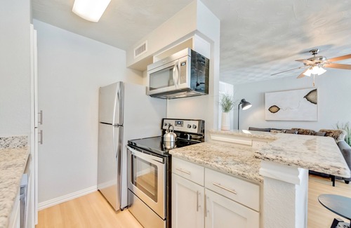 Old East Dallas Apartment | The Dallas Vibe ARBORETUM TICKETS INCLUDED