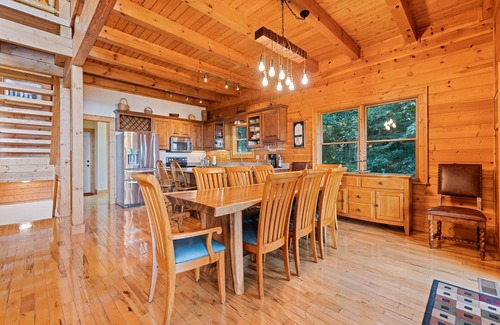 Waynesville Cabin | The Dancing Wolfs Lodge