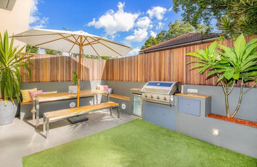 Cronulla House | The Dans @ Woolooware - 5 Mins from the Beach