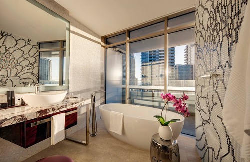 Broadbeach Hotel | The Darling at The Star Gold Coast