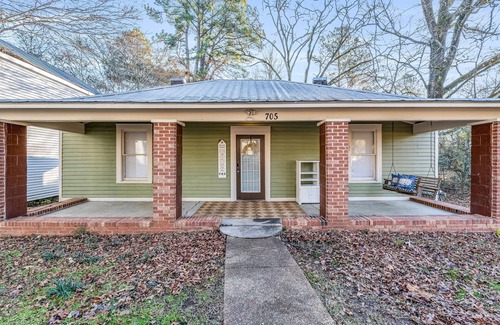 Starkville House | The Dawg Daze by OneHometown Getaways