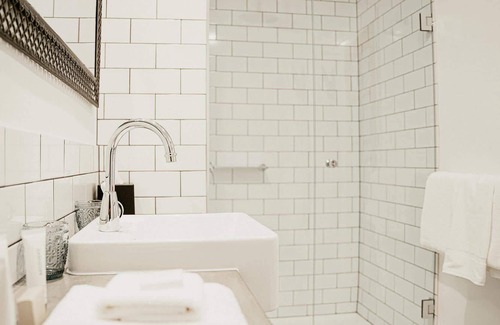 Daylesford Apartment | The Daylesford Art Motel (Signature Suite 9)