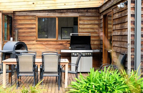 Wheatsheaf Cabin | The Daylesford Bush Retreat