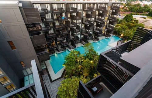 Patong Apartment | The Deck 2br, walk to beach, rooftop pool & gym