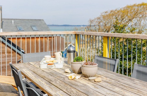 Cowes Ski Chalet | The Deck House, Isle of Wight