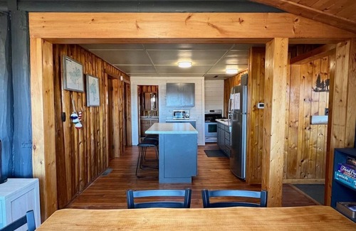 Hayward Cabin | The Deer Stop-Room with a View!