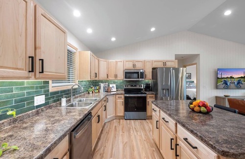 Wisconsin Dells House | The Dells Den- Hot Tub- Fire Pit- Theater- Game Room- 5 min to DT Dells!