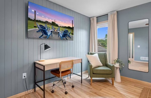 Wisconsin Dells House | The Dells Den- Hot Tub- Fire Pit- Theater- Game Room- 5 min to DT Dells!