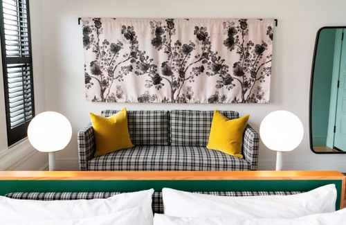 Buckman Neighborhood Apartment | The Deluxe King at Hotel Grand Stark