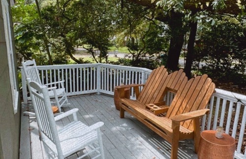 Gulfport House | The Den w/Pool Table & Outdoor Bar - 10 min walk to beach!