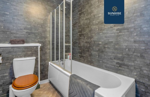 Dundee Apartment | The Dens, 3 Bedrooms, 4 Beds.