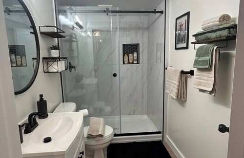 Maple Ridge House | The Dewdney Suite