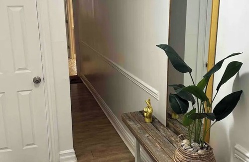 Crown Heights Apartment | The Diamond Duplex 💎 w/backyard and parking
