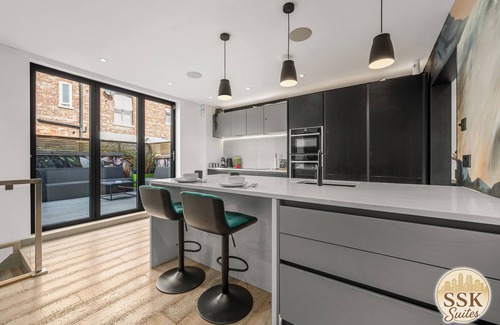 Didsbury House | The Didsbury Retreat l Cinema l Sleeps 8