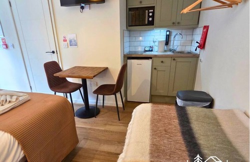 New Forest District House | The Distinguished Squirrel - Room 4 - New Forest