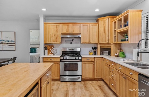 Bella Vista House | The Dock @ Loch Lomond: Lake - Hot Tub - Golf - Bike