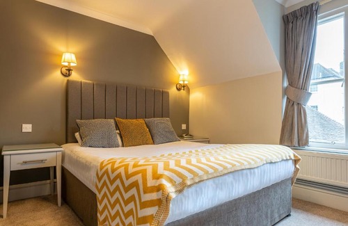 Lenham Hotel | The Dog & Bear Hotel