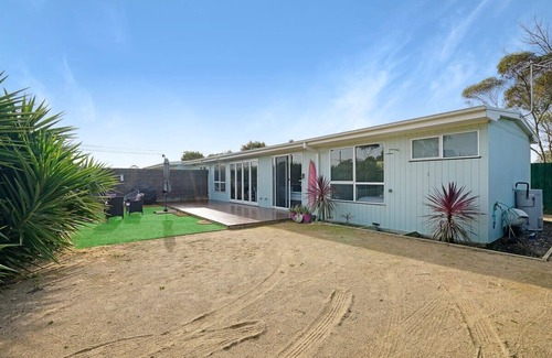 Rye House | The Dolphin Cottage - 250m to bay beach
