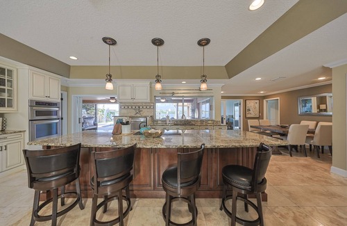 Bal Harbour House | The Dolphin Inn with views of Tampa Bay & Marina