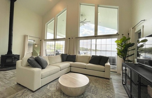 Vandalia House | The Donnell Lake Retreat with Private Dock