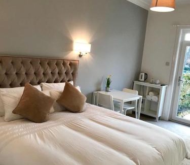 Ayr House | The Doonleigh suite