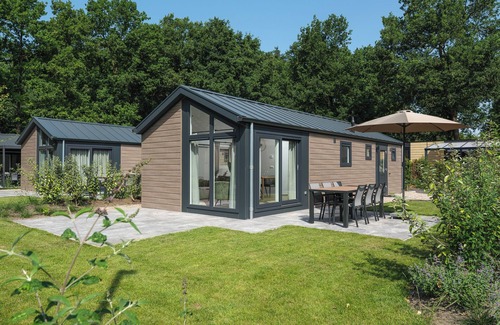 Lieren House | The Doornenburg Lodge offers a comfortable holiday home for 6 people with modern amenities and a private terrace in the Veluwe.