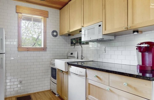 Douglas House | The Douglas Boathouse! Amazing location/Sleeps 20 in comfort/all ages friendly