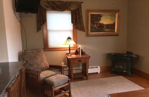 North Creek House | The Dowager Town Home