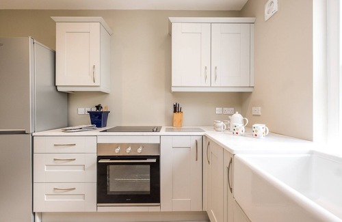 Leiston Cottage | The Dower Lodge - sleeps 5 guests in 3 bedrooms