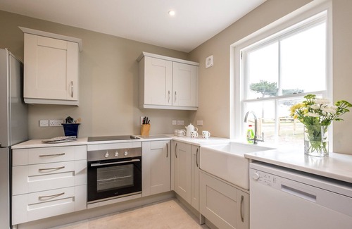 Leiston Cottage | The Dower Lodge - sleeps 5 guests in 3 bedrooms
