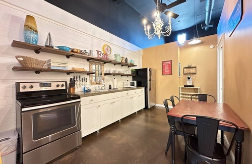 Demorest Apartment | The DOWNTOWN LOFT, on the square, across from Piedmont University, sleeps 4.