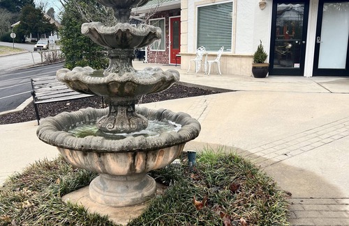 Demorest Apartment | The DOWNTOWN LOFT, on the square, across from Piedmont University, sleeps 4.