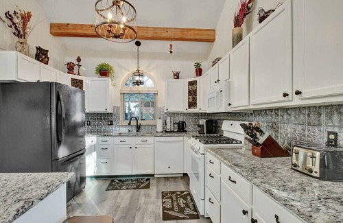 Woodland Park House | The Downtown Nugget - pet friendly, comfortable