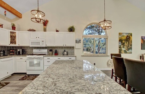Woodland Park House | The Downtown Nugget - pet friendly, comfortable