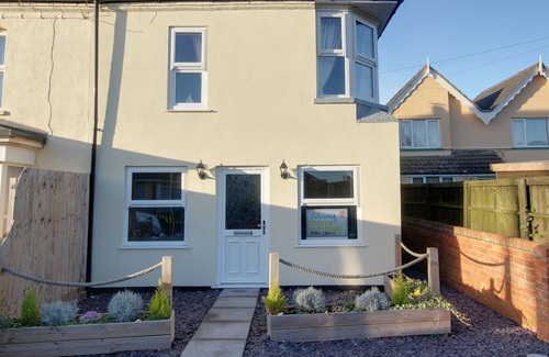 Sutton-on-Sea Cottage | The Dowsing, a stunning refurbished property, a stones throw from the beach.
