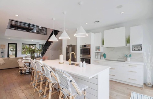 Lake Ida Shores Apartment | The Dream Delray/4 BR En-suite Pool Home