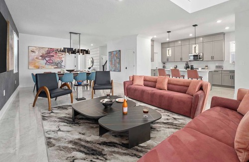 Florida Center House | The Dreamy | NEW dream villa w 2 theme BRs, pool - dream location near Universal