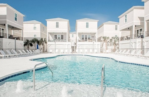 Gulf Shores Cottage | The Driftwood Haus: A Minimalist Beach Cottage