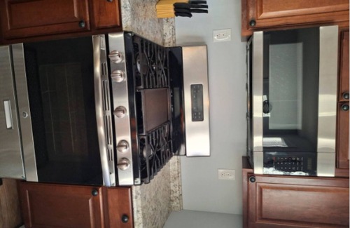 Providence Apartment | The Dual-Suite at Mt. Pleasant 2B APT Laundry "P"