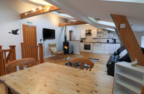 Pontesbury Cottage | THE DUCKHOUSE, pet friendly, with open fire in Stiperstones