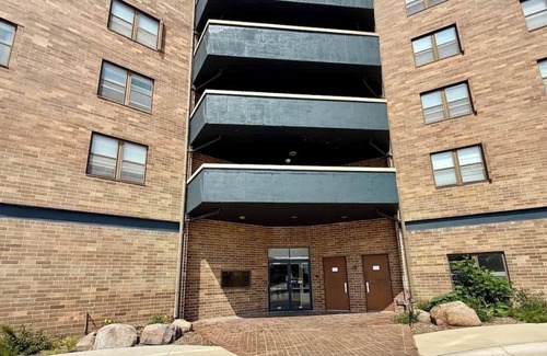 North Central Omaha Apartment | The Dundee at Modern Heights
