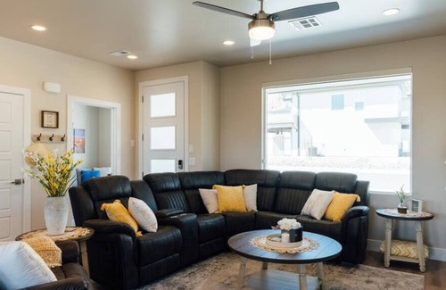 Hildale House | The Dunes-3Bed, 3Bath, Hot Tub
