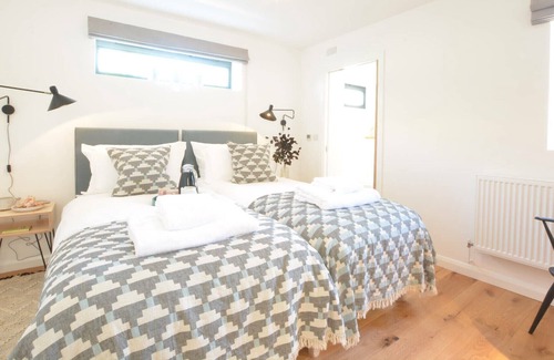 Orford Cottage | THE DUNNS, ORFORD, pet friendly, with open fire in Orford