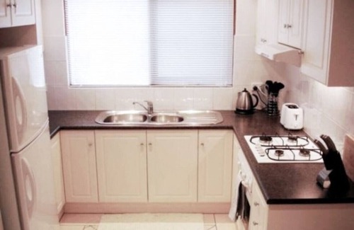 Glenelg Villa | The Durham in the heart of Glenelg