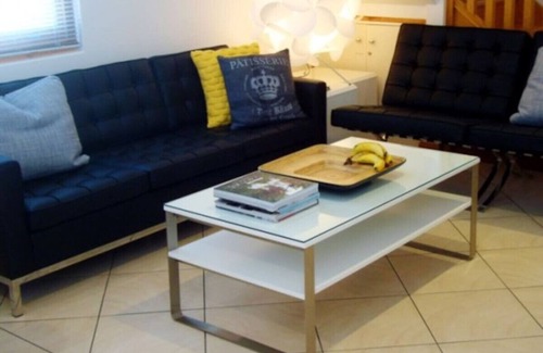 Glenelg Villa | The Durham in the heart of Glenelg