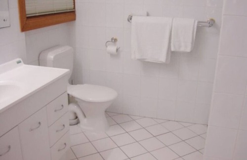 Glenelg Villa | The Durham in the heart of Glenelg