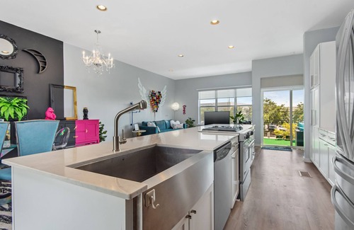 South Central Houston House | The EaDo Wonderland - Heated Pool!