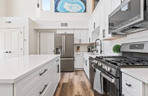 Whitefish Condo | The Eagle's Nest at The Quarry! Stunning home with Clubhouse, Communal Pool, and Hot Tub access