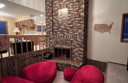 Eau Claire House | The Eagle's Nest - Cabin Home